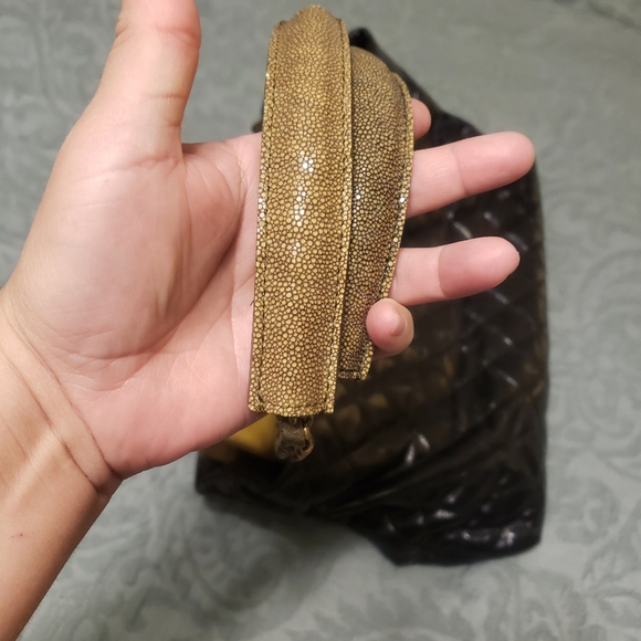 CHANEL Paris-Bombay Stingray Tote - Picture 7 of 17